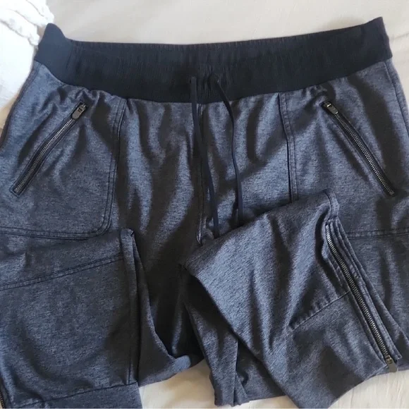 ATHLETA 🏃♀️ CHARCOAL GRAY/BLACK ZIPPER POCKETS/LEGS SWEATPANTS JOGGERS Women XL - Picture 2 of 5
